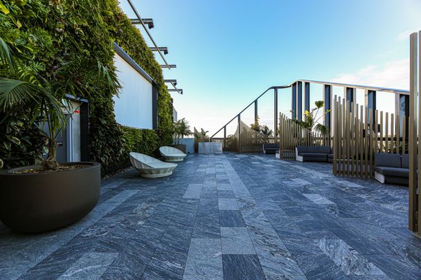 Luxury brand new 1 bedroom+1 large study with door with 2 bathrooms - Photo 1