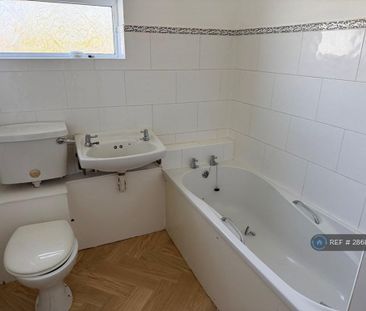 3 bedroom terraced house to rent - Photo 4