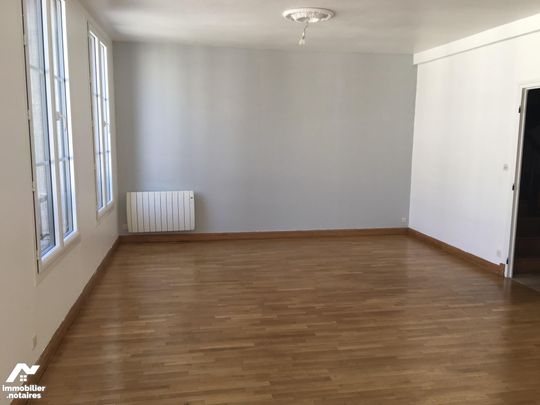 Appartement centre bourg au 1er étage libre au 17 novembre 2025- - Photo 1