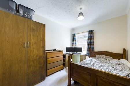 5 bedroom House To Let - Photo 3