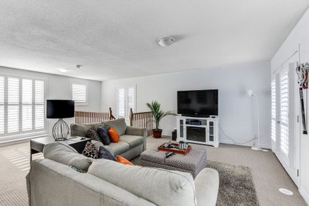 For Lease - 3056 Cascade Common Court, Oakville, Ontario - Photo 5