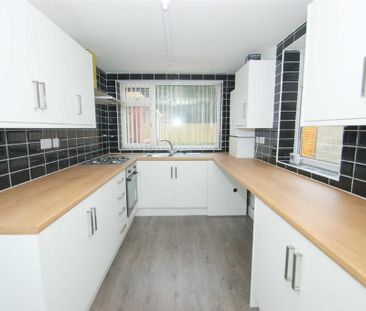 3 bedroom semi-detached house to rent - Photo 6