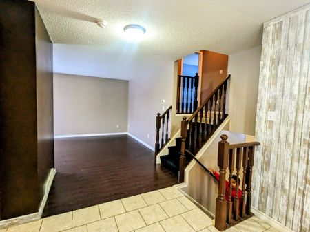 For Lease - 582 Talltree Crescent, London East, Ontario - Photo 2