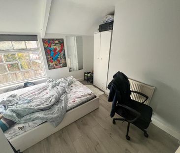 8 bedroom private hall to rent - Photo 2