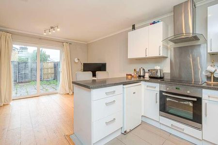 Somerset Close, Hersham, Walton-on-thames, Surrey, KT12 - Photo 5