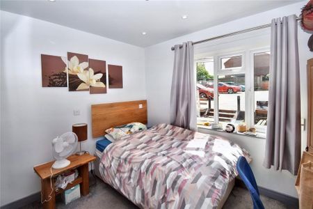 1 bedroom penthouse to rent - Photo 2