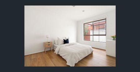 Spacious Living in a Highly Convenient Sydenham Pocket - Photo 5