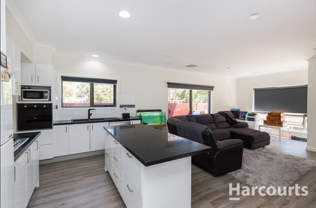 Low-Maintenance Townhouse - Photo 5