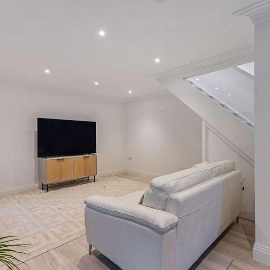 Prince Albert Drive, Ascot, SL5 - Photo 1