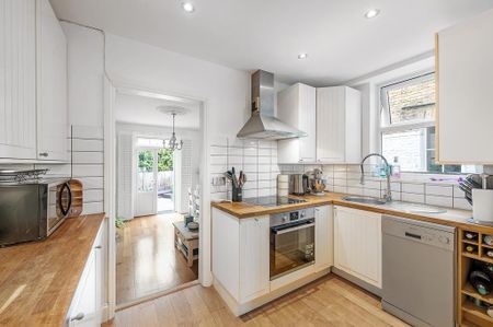 3 bedroom flat to rent - Photo 3