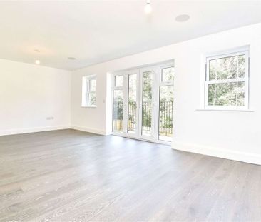 A six bedroom detached town house within the prestigious Royal Well... - Photo 1