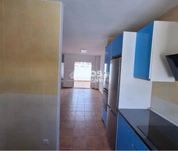 Casa pareada en alquiler en Calle Torreblanca Perez - Photo 2
