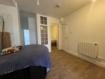 3 Bed Flat, St. Mary Road, E17 - Photo 3