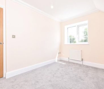 3 bedroom end of terrace house to rent - Photo 4