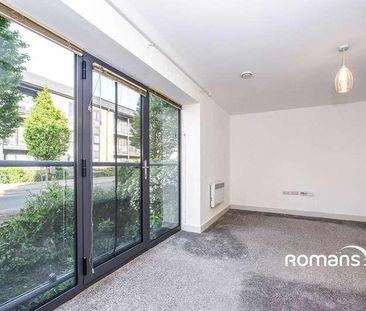 Fire Fly Avenue, Swindon, Wiltshire, SN2 - Photo 6