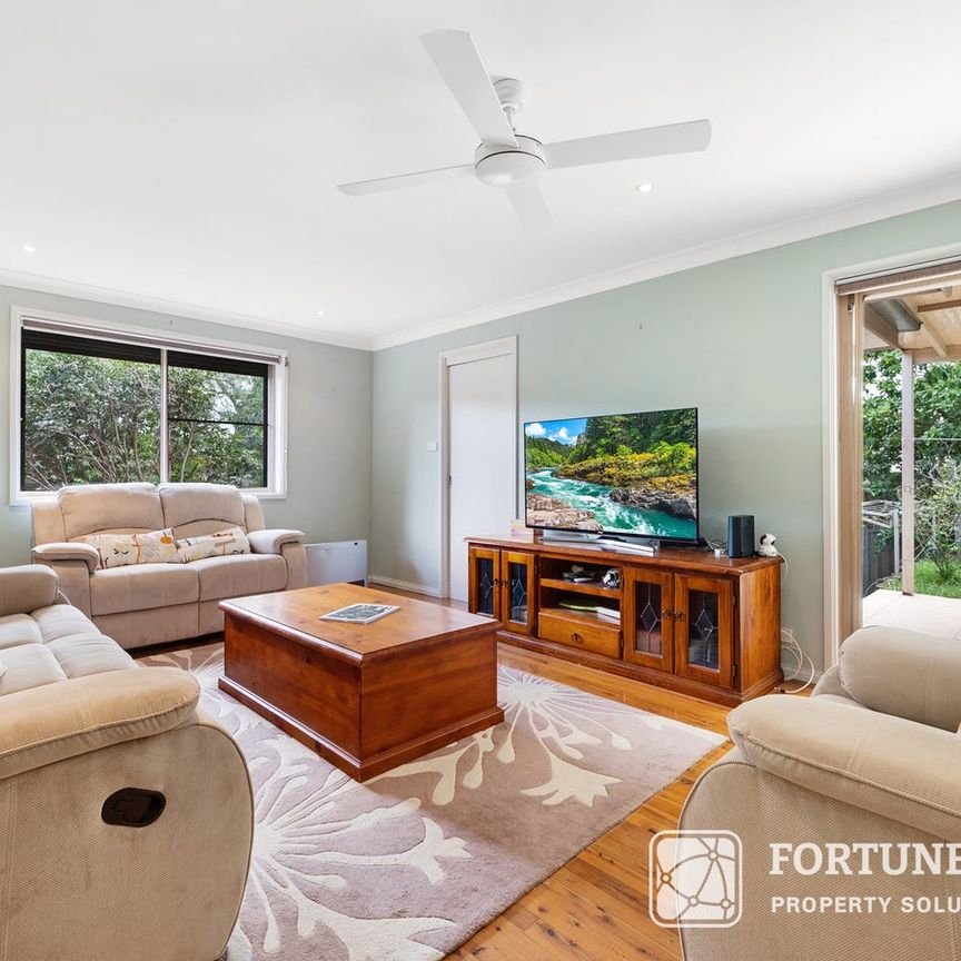Absolute family perfect picture house for rent in Baulkham Hills - Partly Furnished - Photo 1