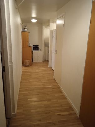 Ryttmästarvägen, Vällingby - Photo 1