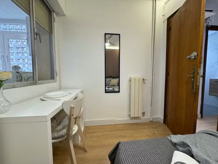 Plaza Villafranca de los Barros, Madrid, Community of Madrid 28034 - Foto 5