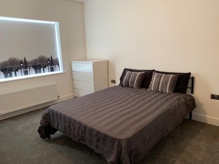 5 Bed Semi-Detached House, Mayfield Road, SO17 - Photo 4