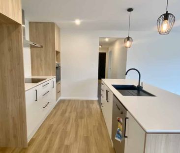 Belfast - 4 Bedroom - Photo 4