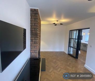 4 bedroom detached house to rent - Photo 2