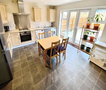 4 bedroom terraced house to rent - Photo 6
