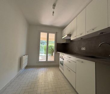 Location Appartement 3 pièces 80m² VILLENEUVE LES AVIGNON 30400 - Photo 2