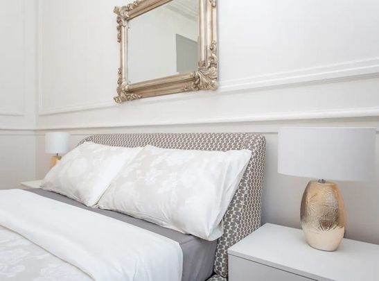 Rua Tenente Ferreira Durão, Lisbon, Lisbon 1350-315 - Photo 1