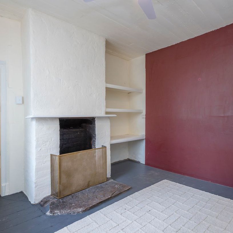Rare & Unique - In The Heart Of Malmsbury - Photo 1