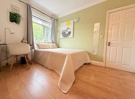 Room in a Shared House, Mellitus Street, W12 - Photo 3
