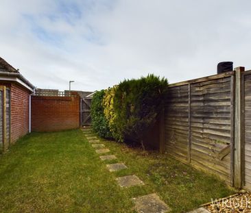 3 bedroom Town House - Epsom Close, Stevenage - Photo 3