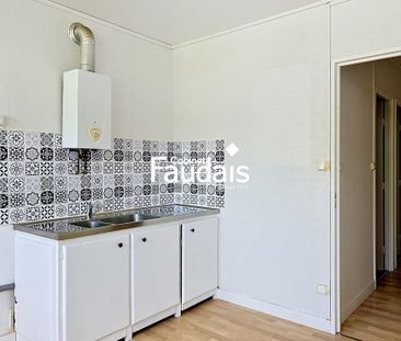 Location Appartement 4 pièces 73m² ST LO 50000 - Photo 3