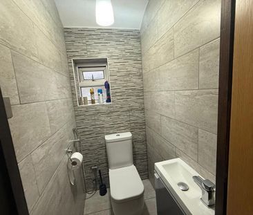 4 bedroom semi-detached house to rent - Photo 2