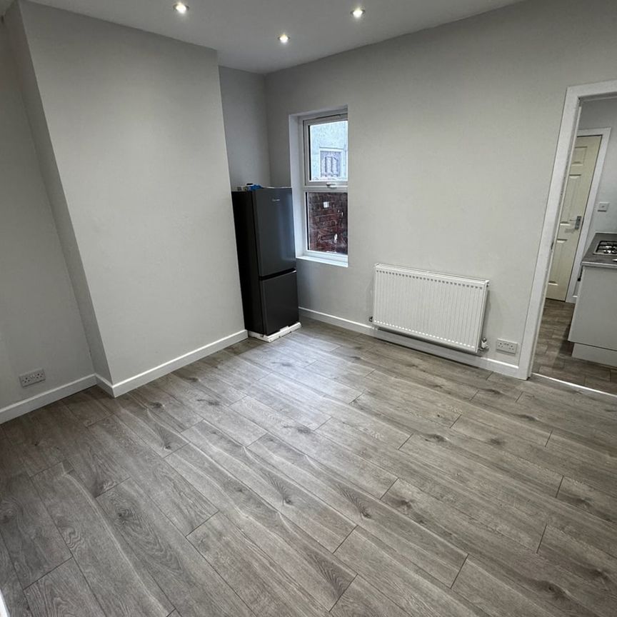 4 Bed Terraced House, Waldeck Street, RG1 - Photo 1