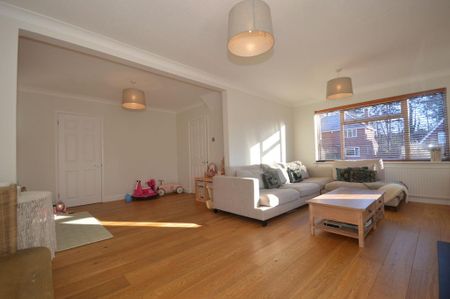 4 bedroom detached house to rent - Photo 2