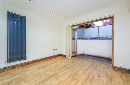 2 Bed Flat, Jowett Street, SE15 - Photo 2