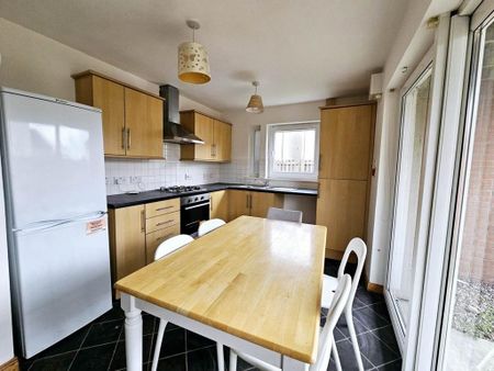5 bedroom townhouse to rent - Photo 3