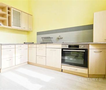 Prostorný byt 2+1 s vysokými stropy a charakterem staršího domu – L... - Photo 1