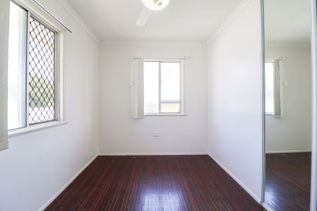WELCOME TO 41 FLINDERS STREET - WHERE LIFESTYLE MEETS LOCATION! - Photo 2