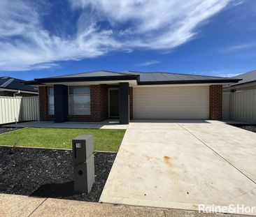 10 Andalusia Avenue, Munno Para West, SA 5115 - Photo 2