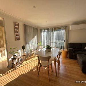 Spacious 3 Bedroom Home - Photo 2