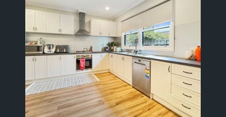 Right in the heart of town - Photo 5