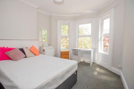 17 Rugby Road, Belfast, BT7 1PT - Photo 2