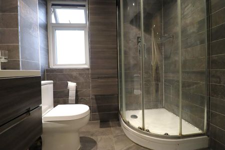 4 bedroom terraced house to rent - Photo 3