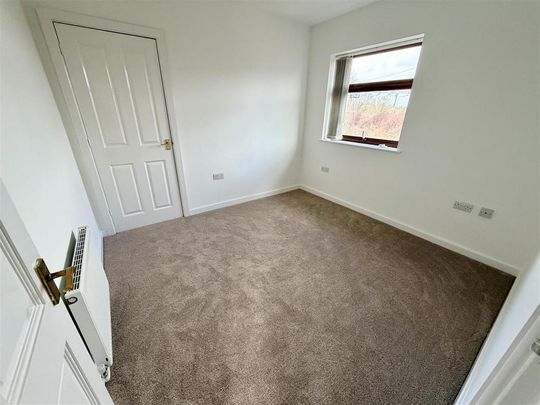 3 bedroom mews to rent - Photo 1