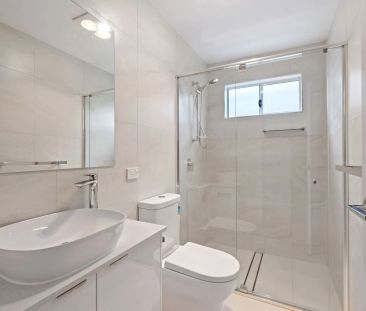 Don't Miss This Modern Coastal Home – Pool, Aircon, Prime Location! - Photo 1