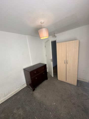 3 Bed Terraced House, Ukraine Road, M7 - Photo 3