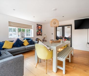 5 bedroom detached house to rent - Photo 2