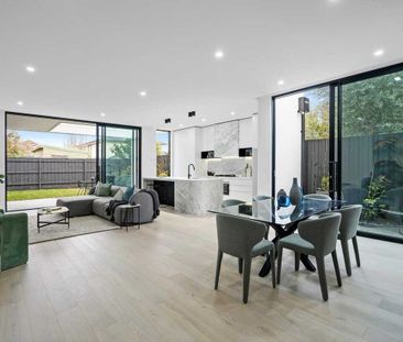 STRIKING COMTEMPORARY FAMILY TOWNHOUSE IN A COVETED LOCATION - Photo 4