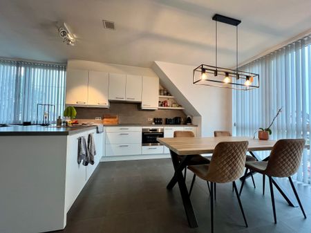 Ruim landelijk gelegen appartement met 2 autostaanplaatsen - Photo 5